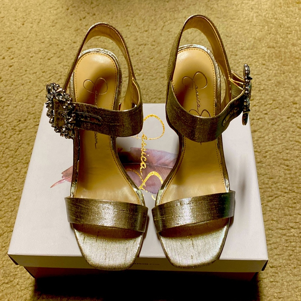 Jessica Simpson bindy shimmer silver sandals. Size 7 never worn.